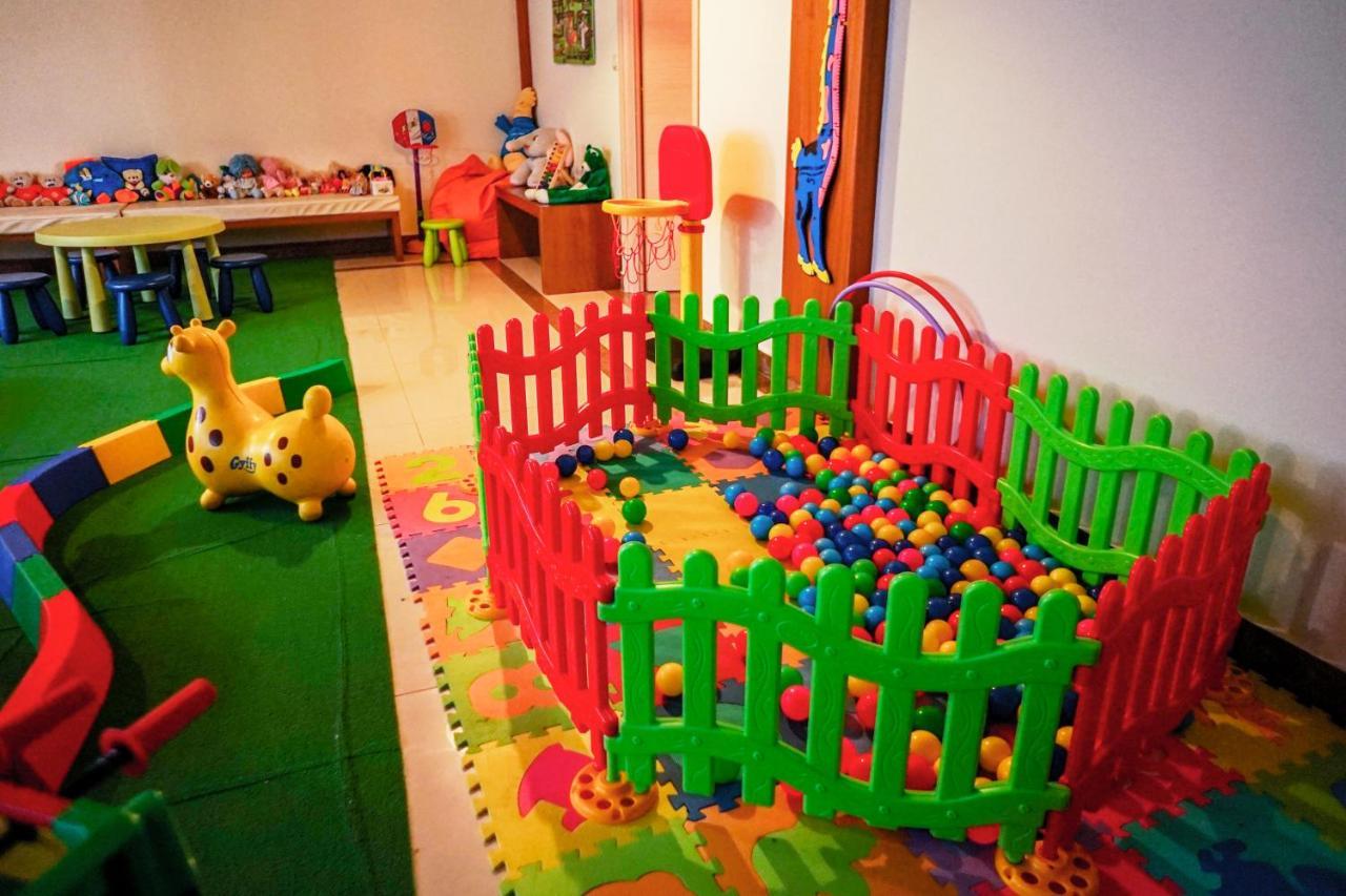 Valis Resort Hotel Volos Eksteriør billede A ball pit at a nursery school