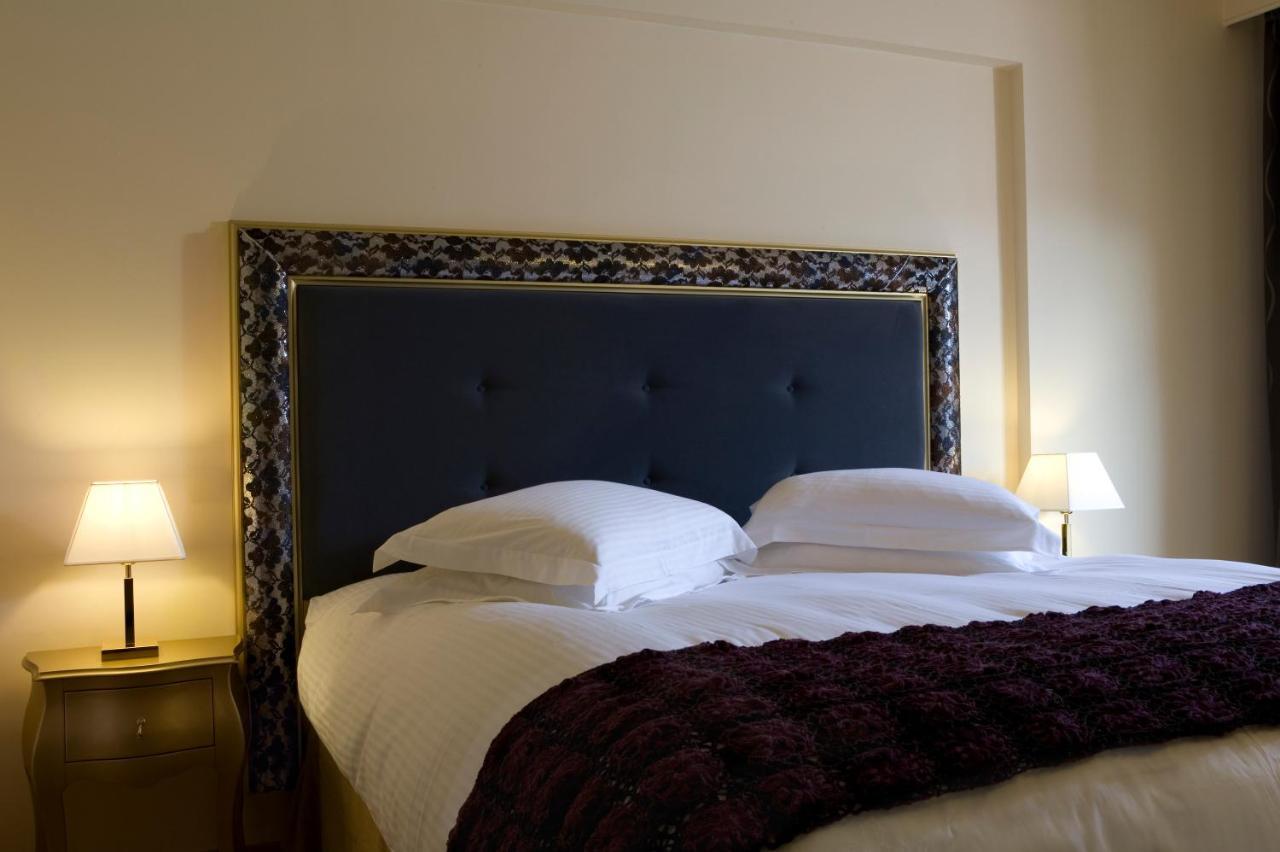 Valis Resort Hotel Volos Eksteriør billede A bed with a headboard