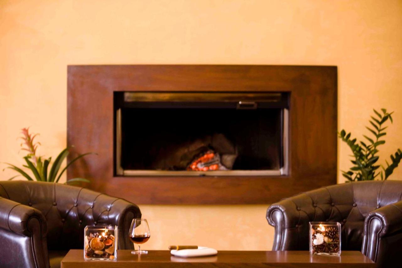 Valis Resort Hotel Volos Eksteriør billede A fireplace