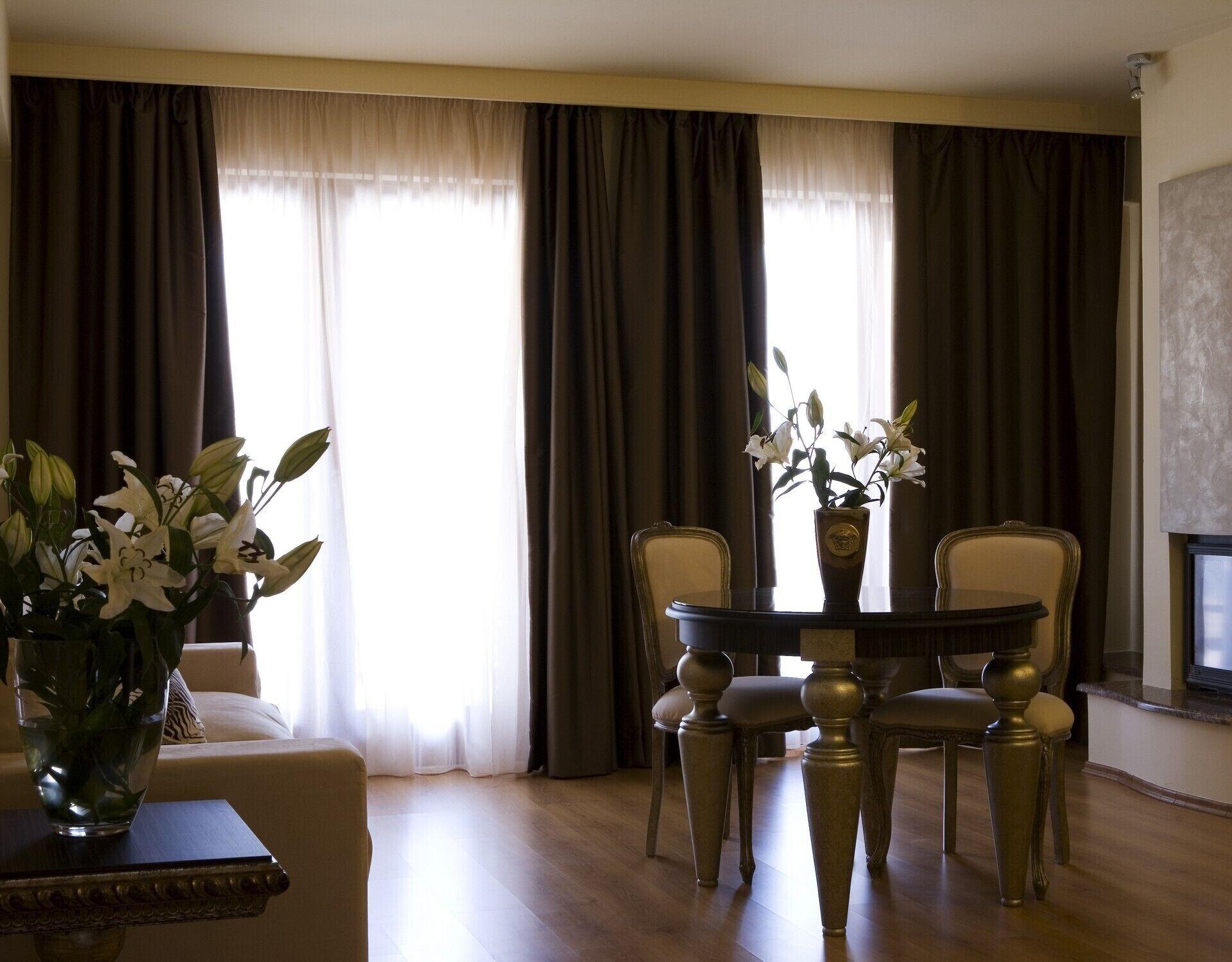 Valis Resort Hotel Volos Eksteriør billede A room with curtains