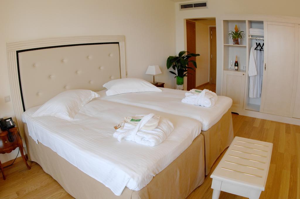Valis Resort Hotel Volos Eksteriør billede A room at the hotel
