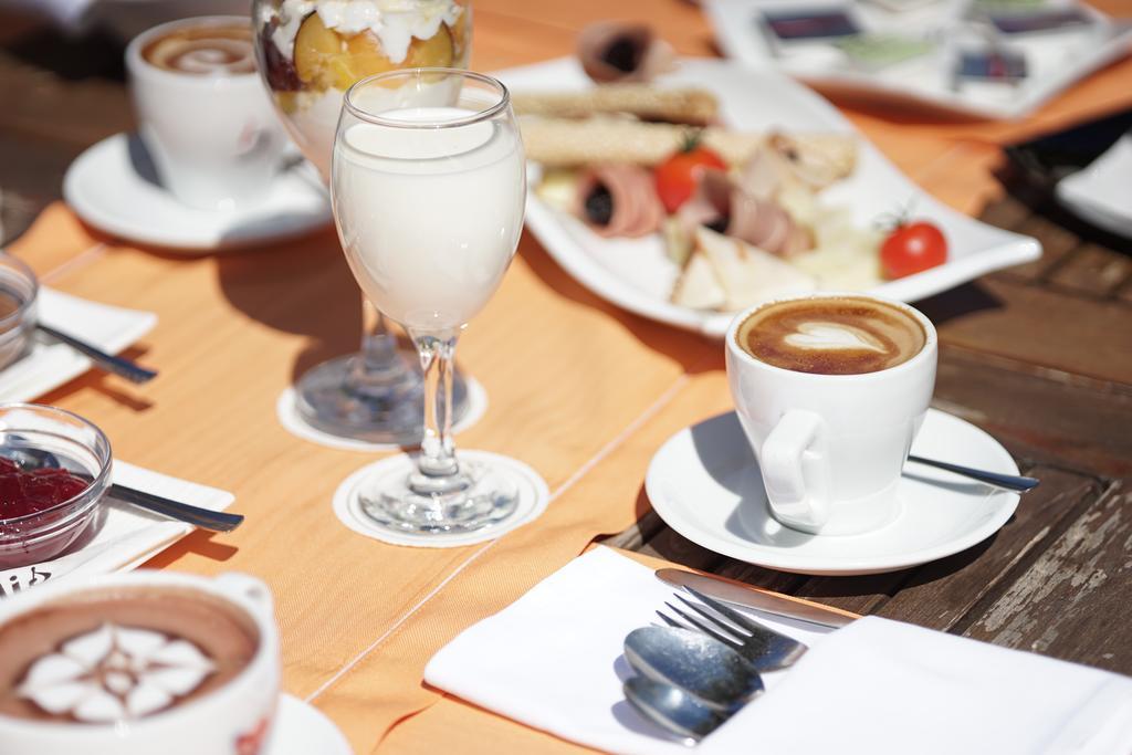 Valis Resort Hotel Volos Eksteriør billede A typical Italian breakfast
